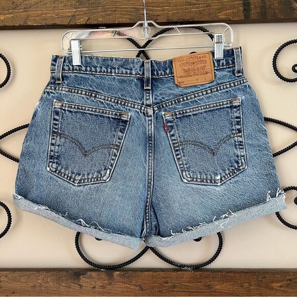 Vintage Levis Relax Fit 550 Cut Off High Rise Denim Shorts Made in USA - Picture 6 of 12